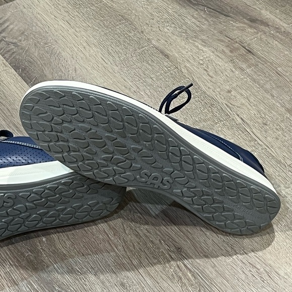 $210 New SAS 9.5 Narrow Women’s Sporty Lux Lace Sneaker Leather Navy Shoe - Picture 10 of 11